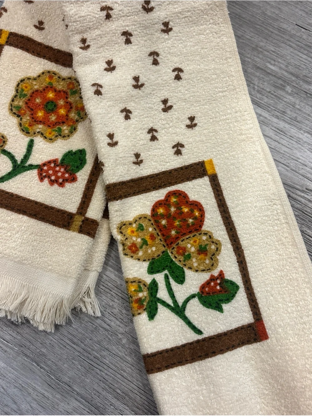 Vintage floral hand towels made in USA fringe washcloth bathroom set 80s